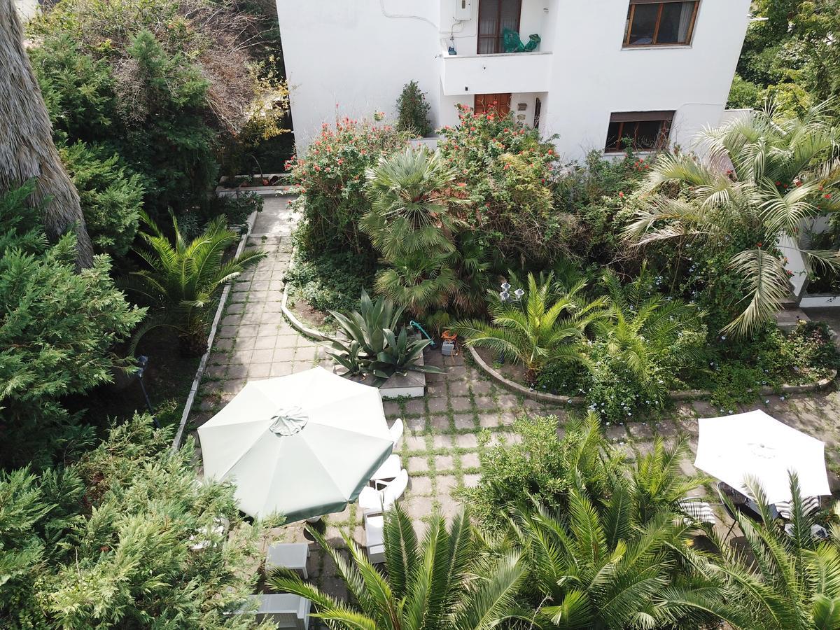 B&B Il Giardino Di Villa Anna Trecase Exteriör bild
